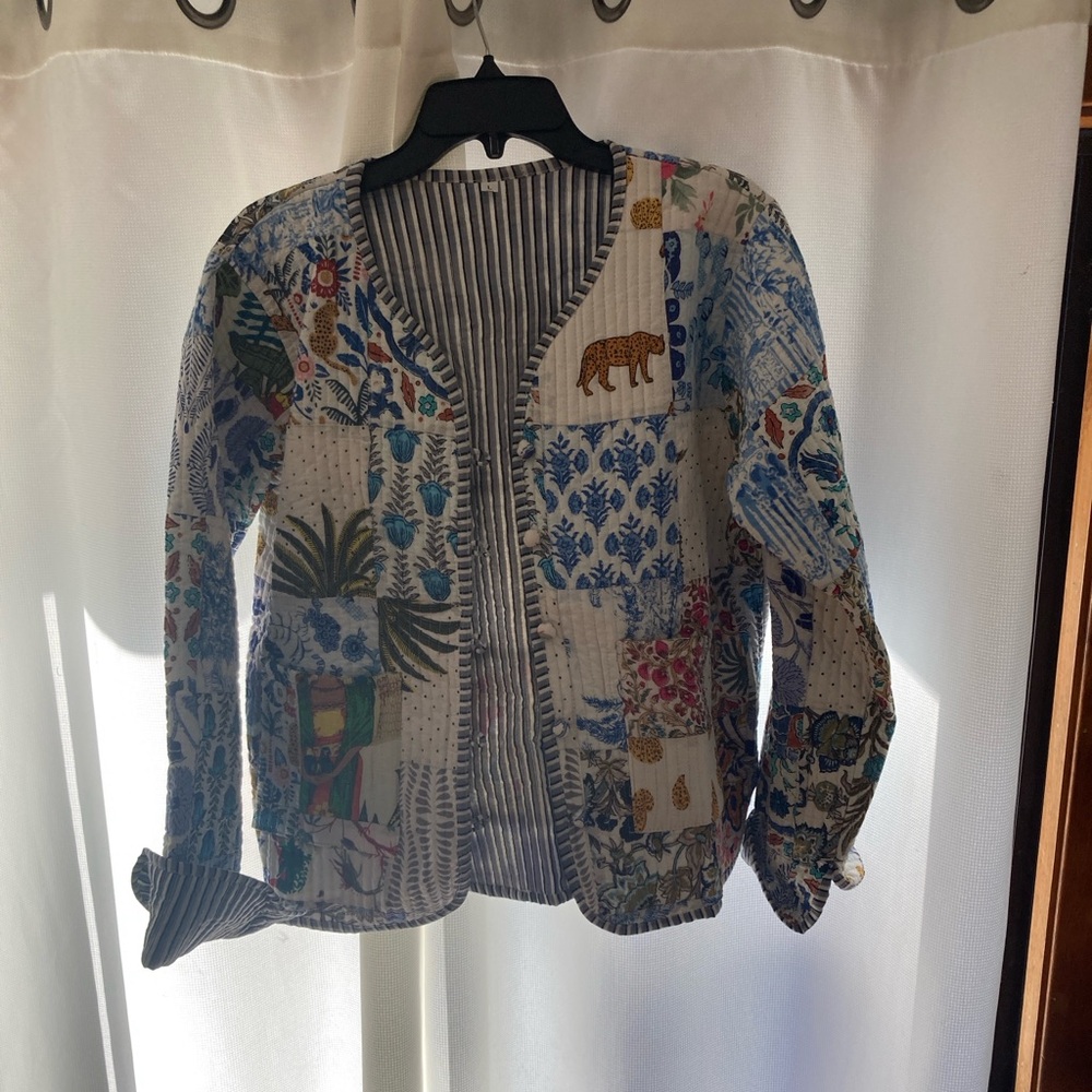 Patchwork Quilted Jacket size large. To pockets on the front of jacket.